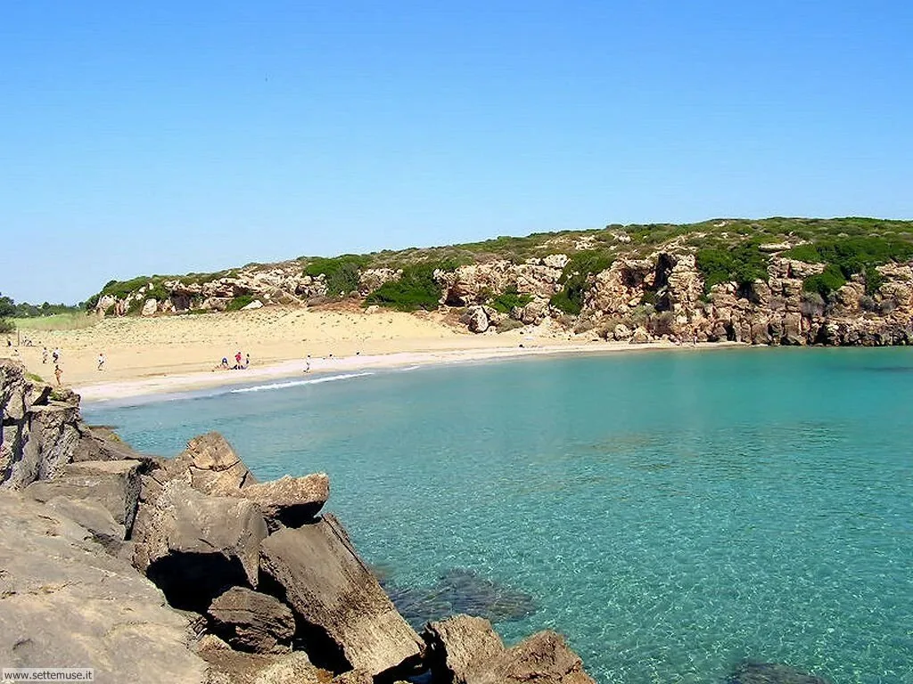 La cala di Calamosche, incassata fra basse scogliere, nella Riserva di Vendicari